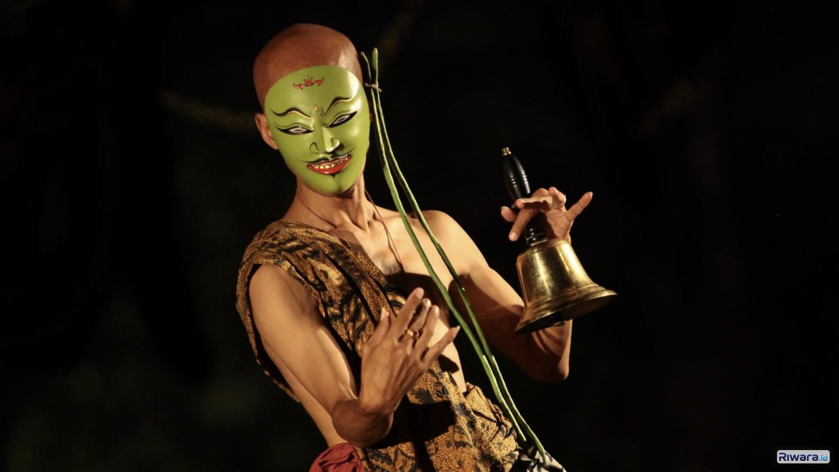 Mugiyono Kasido dan topeng panji